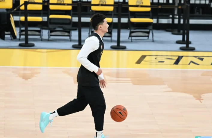 开云体育官方app下载-广厦男篮分享球队训练图集：今晚迎战广州，冲击五连胜