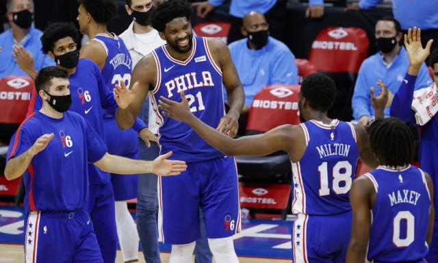 开云app下载入口官网-防守第一哈里斯复活 里弗斯的鸡汤助76人开局领跑